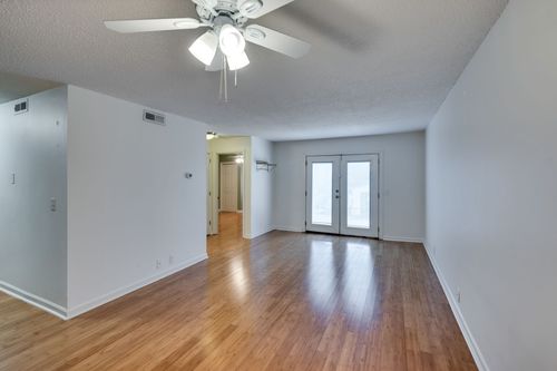 c4-6680 Charlotte Pike, Nashville, TN, 37209-4225 | Card Image
