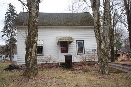 2432 Cadwallader Sonk Rd, Cortland, OH, 44410-9425 | Card Image