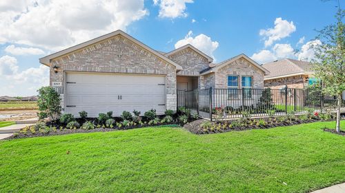 557 Marsh St, Cleburne, TX, 76033-5076 | Card Image