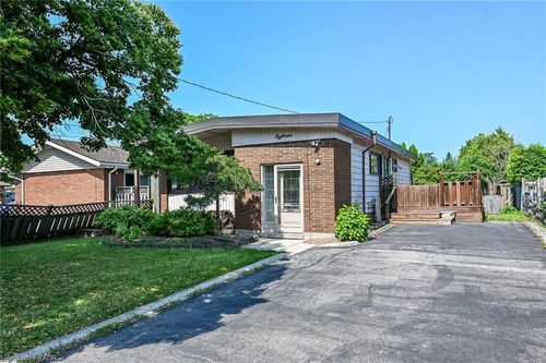 18 Coral Dr, Hamilton, ON, L8V2N5 | Card Image