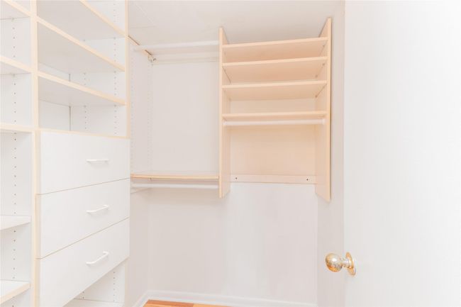 Walk in closet | Image 14