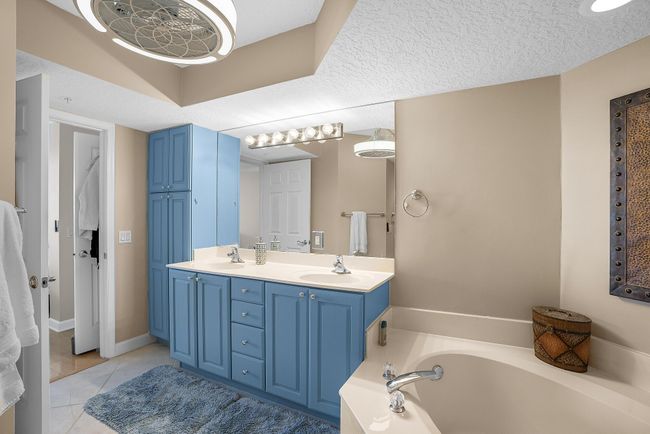 APT-1901 - 5049 N Highway A1a, Condo with 3 bedrooms, 2 bathrooms and null parking in Hutchinson Island FL | Image 39
