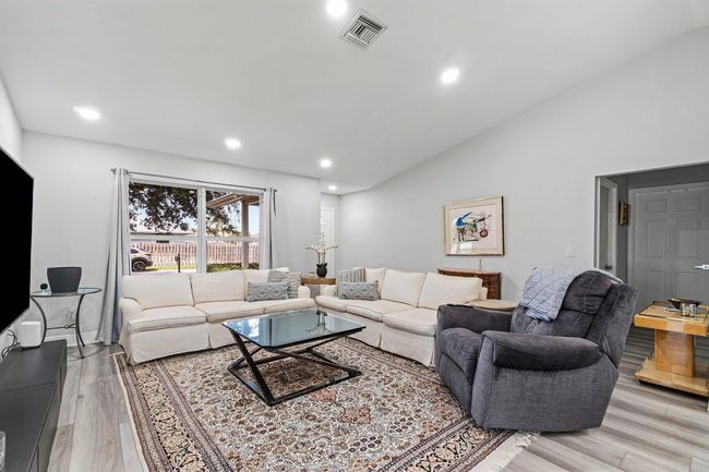 981 Wynndale Way, House other with 3 bedrooms, 2 bathrooms and null parking in Lantana FL | Image 8