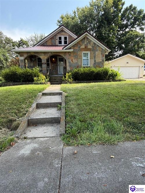 124 W Forest Ave, Hodgenville, KY, 42748-1412 | Card Image
