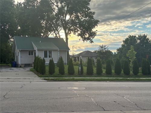 2963 Ne Oakland Rd, Cedar Rapids, IA, 52402 | Card Image