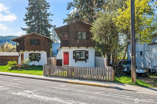 221 Evans St, Leavenworth, WA, 98826-1221 | Card Image