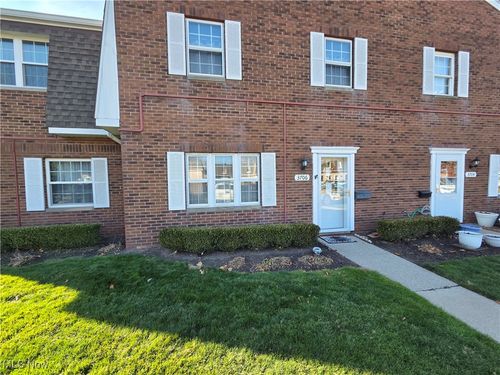 3706 Addington Ct, Fairview Park, OH, 44126-1252 | Card Image