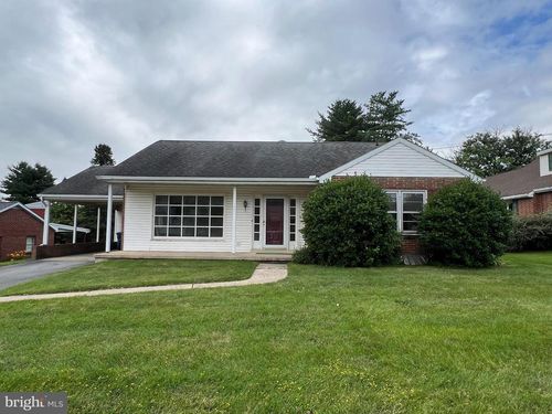 140 E Harrisburg Ave, ELIZABETHTOWN, PA, 17022-8105 | Card Image