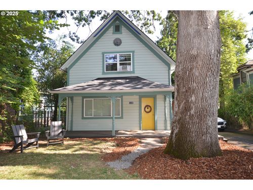 1210 Eugene St, Hood River, OR, 97031-1438 | Card Image