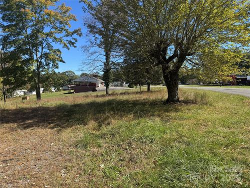 112 Centerwood Dr, Mount Airy, NC, 27030-2793 | Card Image