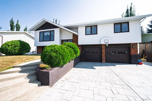23 Berry Avenue, Red Deer, AB, T4R1K7 | Card Image