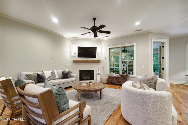 Living Room | Image 9