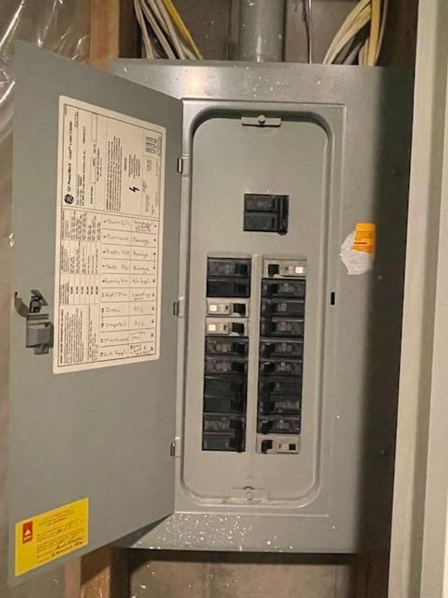 100 Amp service. | Image 20