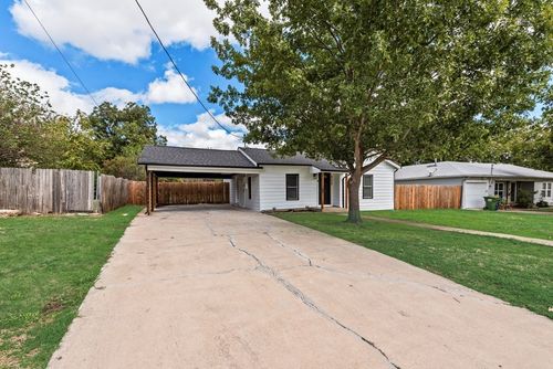 8324 Raymond Ave, White Settlement, TX, 76108-1611 | Card Image