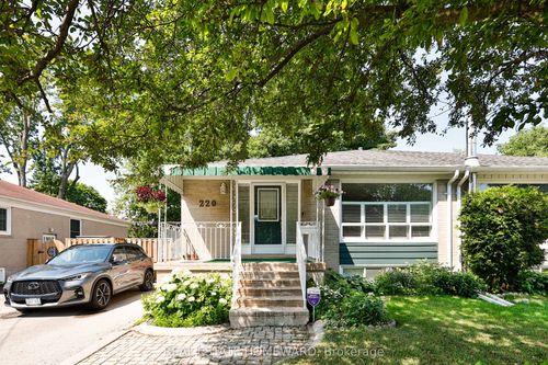 220 Neal Dr, Richmond Hill, ON, L4C3L1 | Card Image