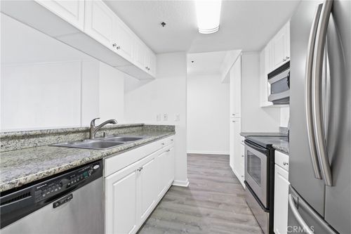 116-838 Pine Ave, Long Beach, CA, 90802-4411 | Card Image
