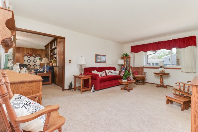 34 Pembrook Cir, House other with 3 bedrooms, 2 bathrooms and 2 parking in Bloomington IL | Image 6
