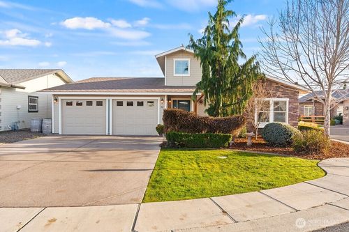 705 Kachess Ln, Zillah, WA, 98953-9192 | Card Image