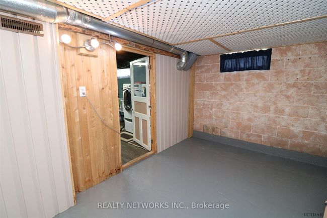 662 Edward Ave, House other with 2 bedrooms, 1 bathrooms and 2 parking in Holtyre ON | Image 6