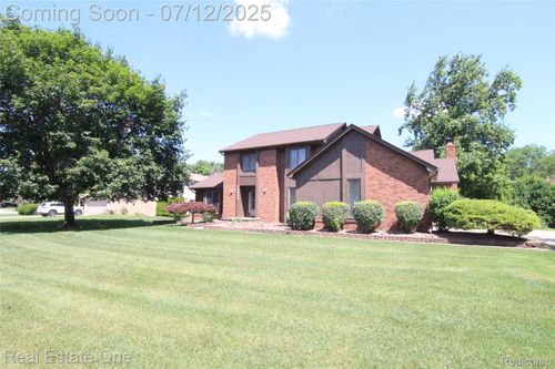 33234 Walnut Ln, Farmington Hills, MI, 48334-1976 | Card Image