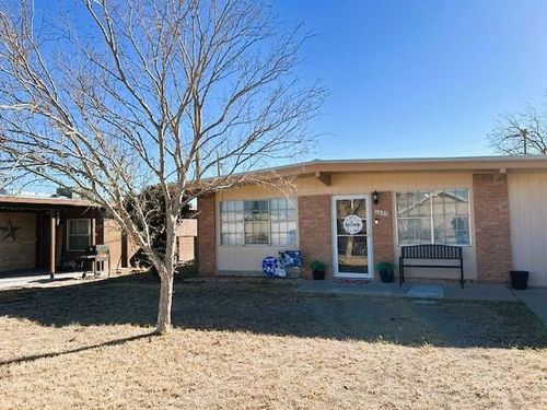 1407 W James St, Fort Stockton, TX, 79735-6415 | Card Image