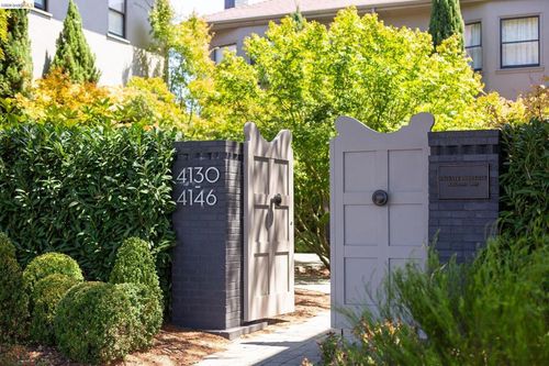 4132 Manila Ave, Oakland, CA, 94609-2615 | Card Image