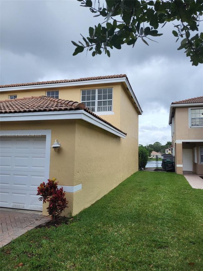 4035 Crescent Creek Pl, House other with 3 bedrooms, 3 bathrooms and null parking in Coconut Creek FL | Image 5