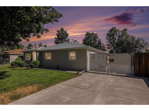 1066 Worchester St, Aurora, CO, 80011-6559 | Card Image