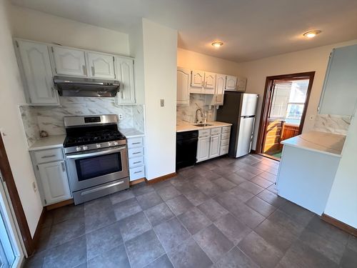 apt-2-17 Upham St, Malden, MA, 02148-7166 | Card Image