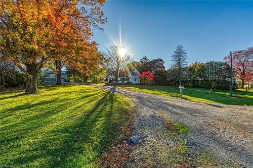 121 Comfort Rd, Dunnville, ON, N1A2W7 | Card Image