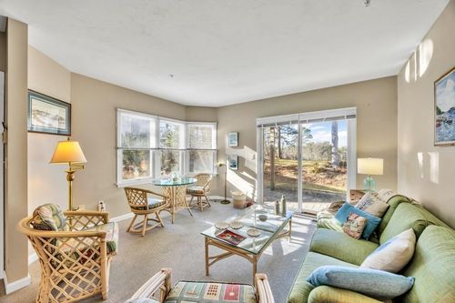 10-10 Oak Gln, Yarmouth Port, MA, 02675-1467 | Card Image