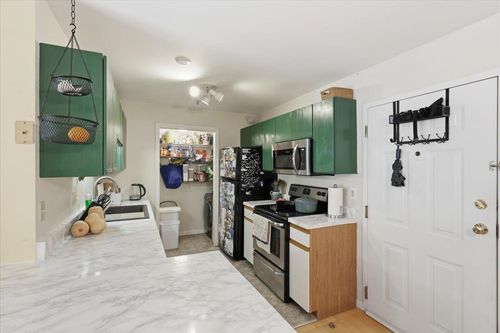 265 Hildred Dr, Burlington, VT, 05401-3694 | Card Image