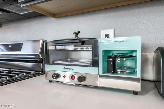 Detailed view of stainless steel range | Image 14