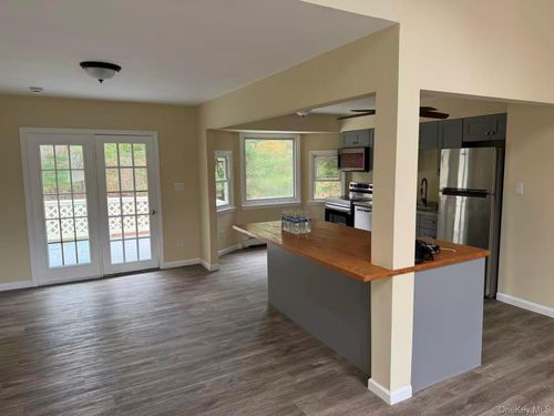 20 Westfield Rd, Coram, NY, 11727-3112 | Card Image