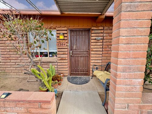 1306-1304-1306 N Roberts Way, Tucson, AZ, 85712-3946 | Card Image