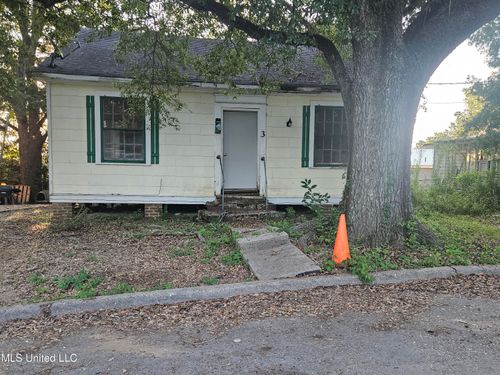 3 Ouachita St, Natchez, MS, 39120-3688 | Card Image