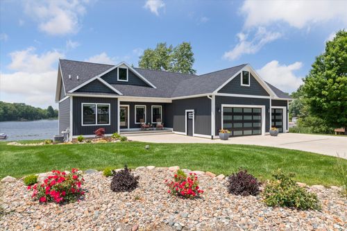 61436 Crystal Beach Dr, Sturgis, MI, 49091-8318 | Card Image