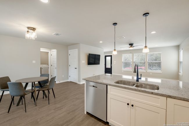 122 Hi View Dr, House other with 3 bedrooms, 3 bathrooms and null parking in Pipe Creek TX | Image 11