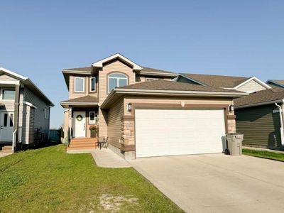 9413 88 St, House detached with 4 bedrooms, 3 bathrooms and 4 parking in Grande Prairie AB | Image 1