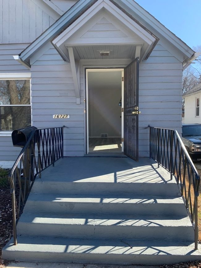 16727 Dixie Hwy, House other with 2 bedrooms, 1 bathrooms and 2 parking in Hazel Crest IL | Image 7