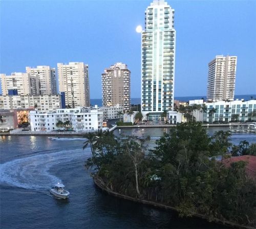 apt-706-137 Golden Isles Dr, Hallandale Beach, FL, 33009-5810 | Card Image