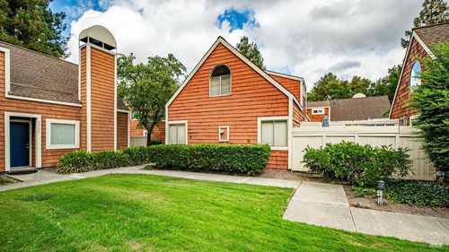 2520 Lakeview Dr, Santa Rosa, CA, 95405-8657 | Card Image