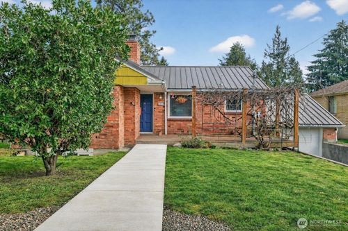 6522 38th Ave Ne, Seattle, WA, 98115-7437 | Card Image