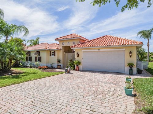 5824 Pine Ridge Cir, Vero Beach, FL, 32967-6063 | Card Image