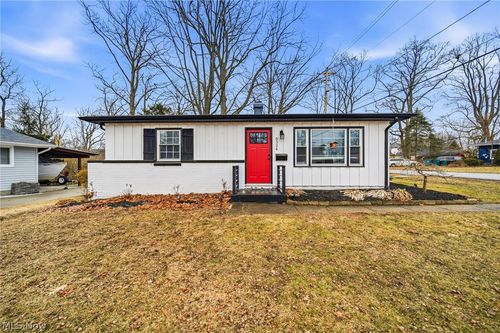 8324 Harbor Dr, Mentor, OH, 44060-1468 | Card Image