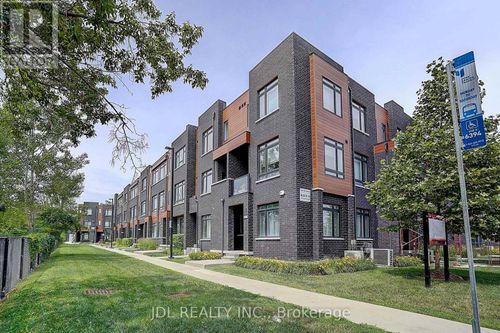 119-370 D Red Maple Rd, Richmond Hill, ON, L4C5T4 | Card Image