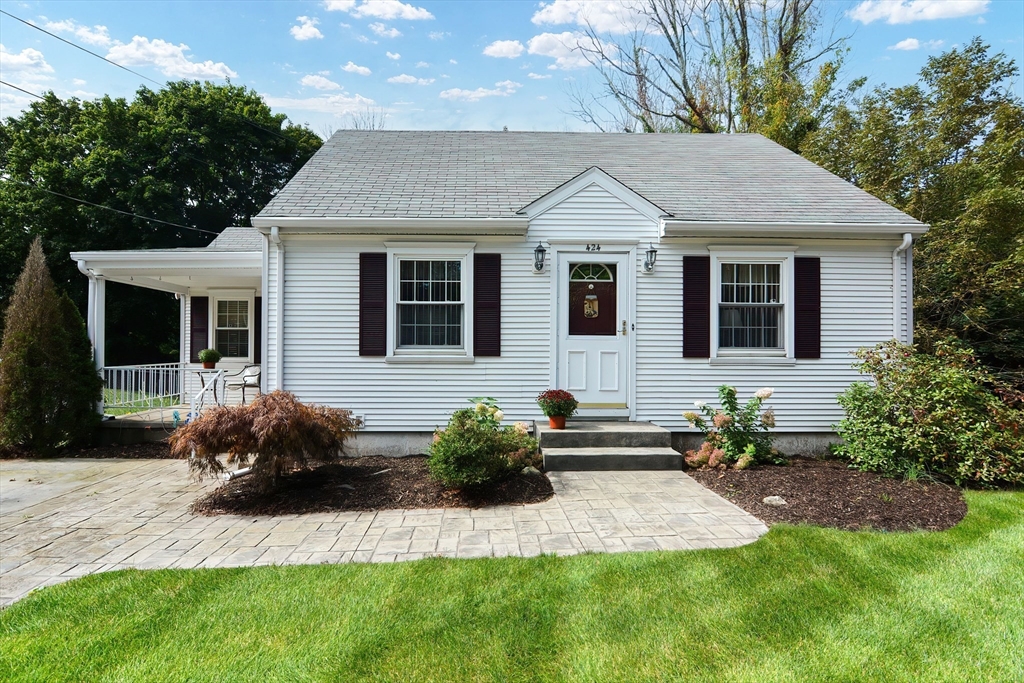 Maple Ave, Swansea, MA 02777