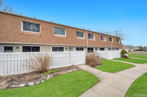 59 Storm Drive, Islip, NY, 11742 | Card Image