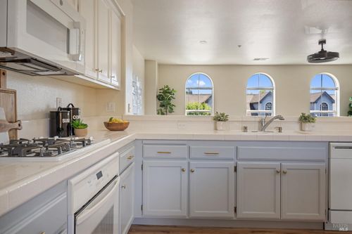 39 Johnson St, Windsor, CA, 95492-7415 | Card Image