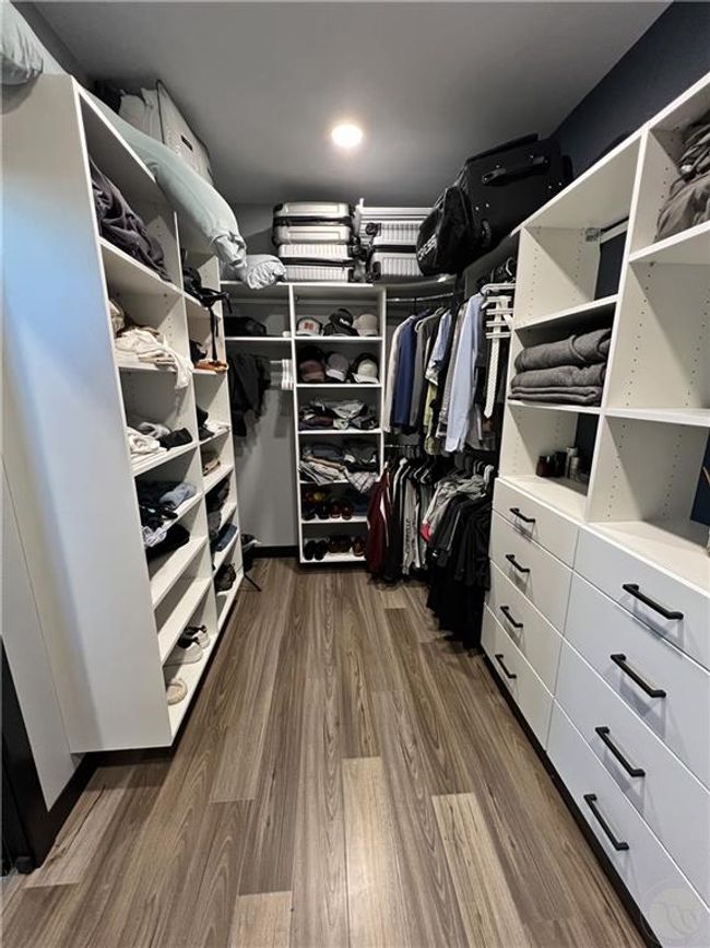 Main closet | Image 29